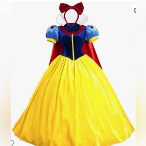 Snow White women’s adult XL Halloween costume.